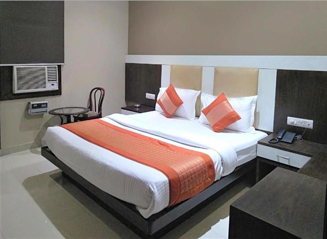 Raj Mahal Inn New Delhi Bagian luar foto