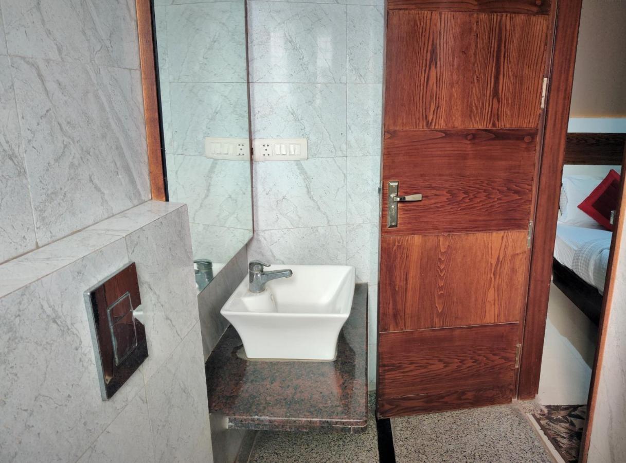 Raj Mahal Inn New Delhi Bagian luar foto